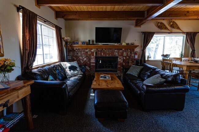 Foto del edificio - Spacious Three Bedroom located in Moonridge