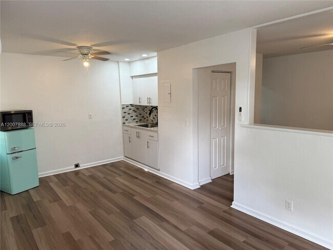 Foto del edificio - 645 NE 35th St