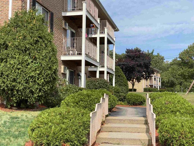 Foto del edificio - 379 Huse Rd