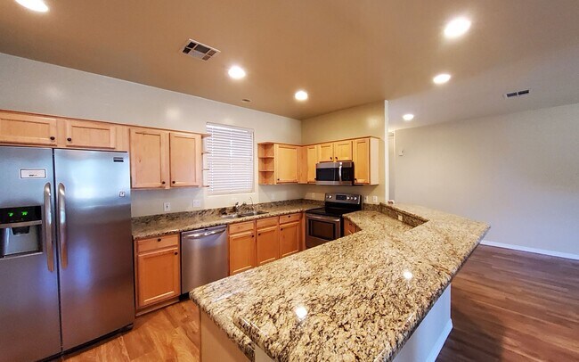 Foto del edificio - Three Bedroom Home