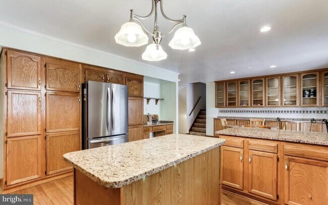 Foto del edificio - 1715 Deer Park Rd