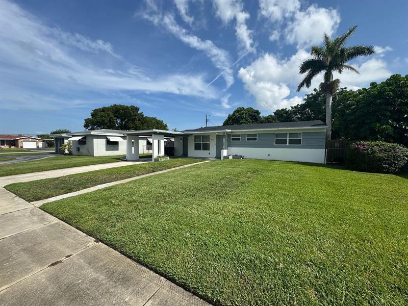 Foto principal - 7571 Eaton St