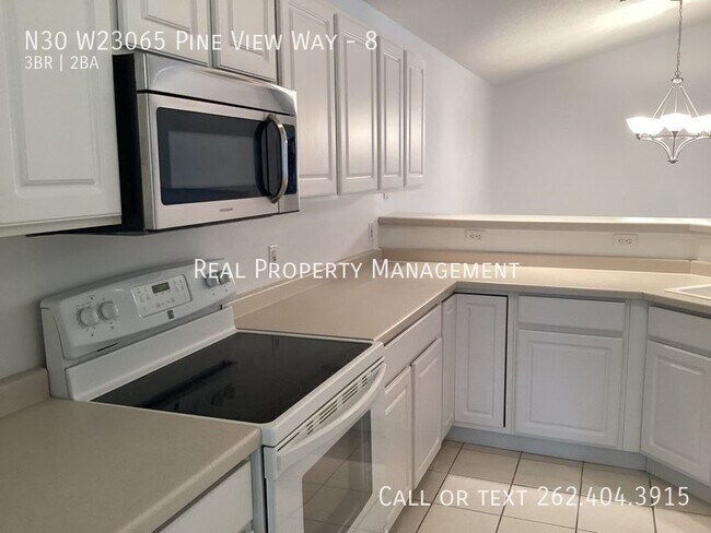Foto del edificio - N30 W23065 Pine View Way-8