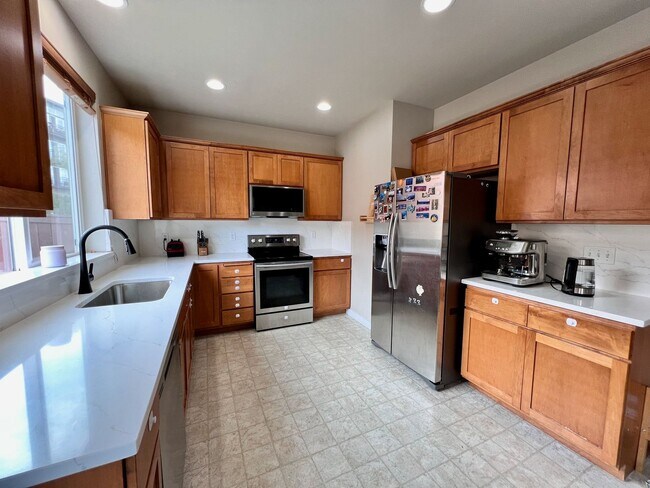 Building Photo - Beautiful 4BR | 2.5BA Home on Cul-de-Sac i...