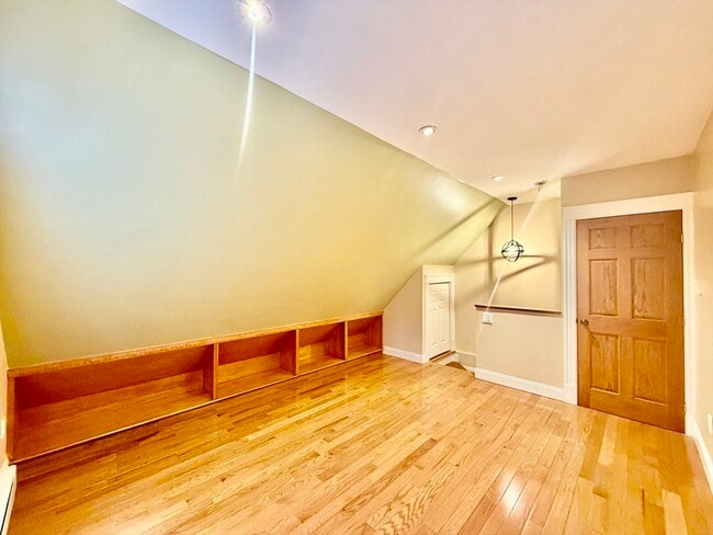 Building Photo - 12 Dunstan St