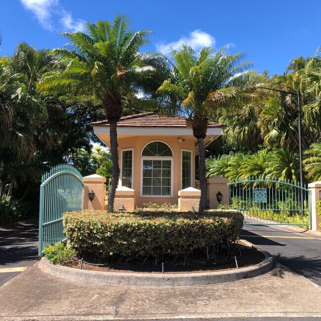 Building Photo - 3/2.5/2 in Kahala, Minimum One-Year Lease