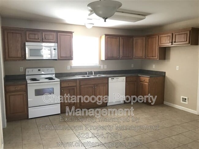 Building Photo - 402 Cedar Creek Dr