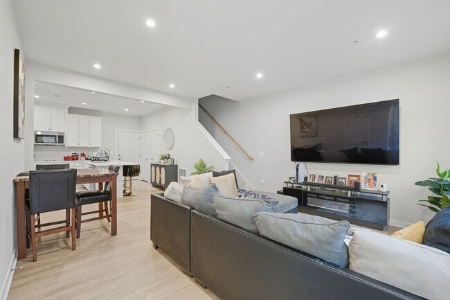 Foto del edificio - 707 Thomas Ln