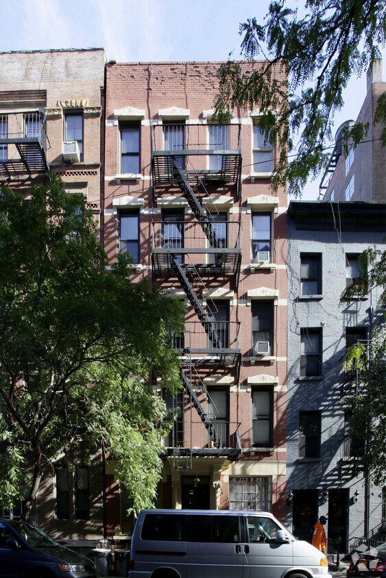 Building Photo - 215 W 16th St