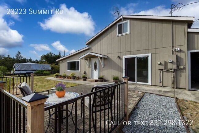 Foto del edificio - 23223 Summit Rd