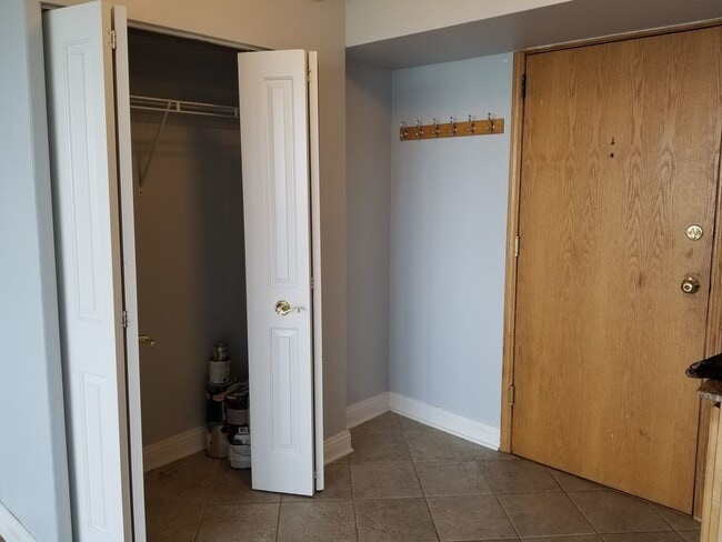 Foto del edificio - 4180 N Marine Dr