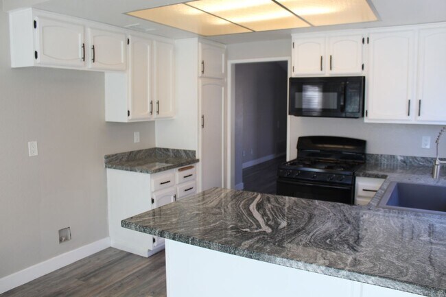 Foto del edificio - 2229 Rose Ave