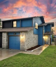 Building Photo - 1140 Royal Crest Dr