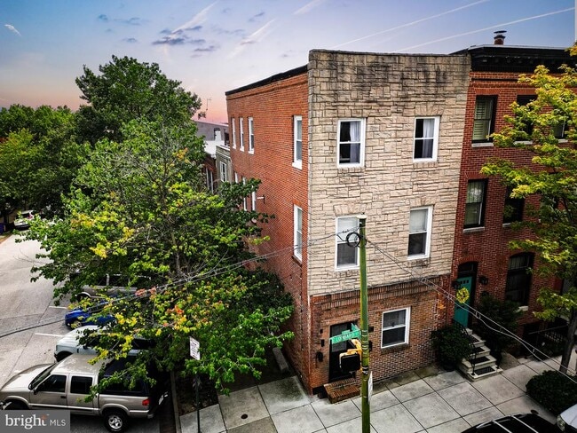 Building Photo - 2049 E Lombard St