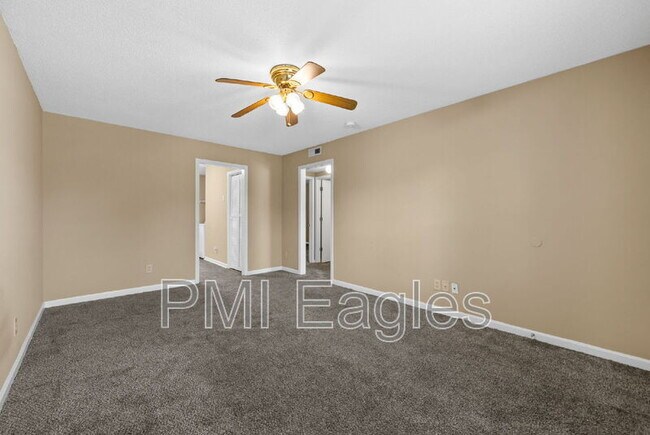 Foto del edificio - 3284 Tower Dr