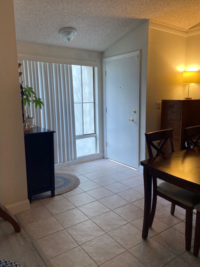 Building Photo - 902 Camino Real