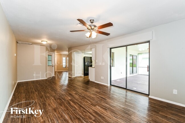 Building Photo - 2128 SE 3rd Terrace