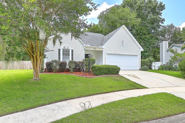 Building Photo - Home in Crowfield Plantation!
