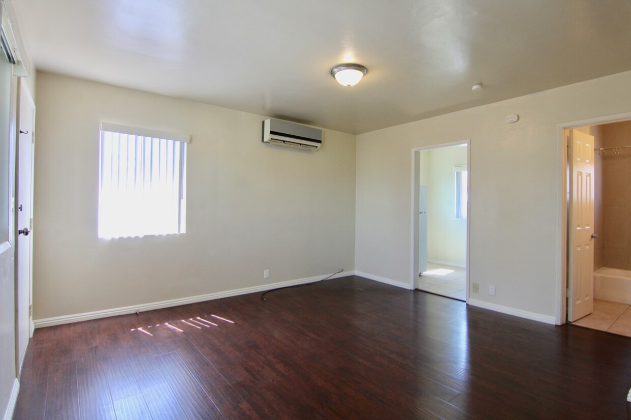 Foto principal - 3345 Del Mar Ave