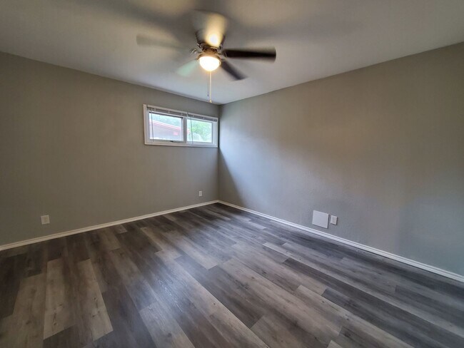 Building Photo - 6 month lease!! Spacious Remodeled 3/2 Hom...