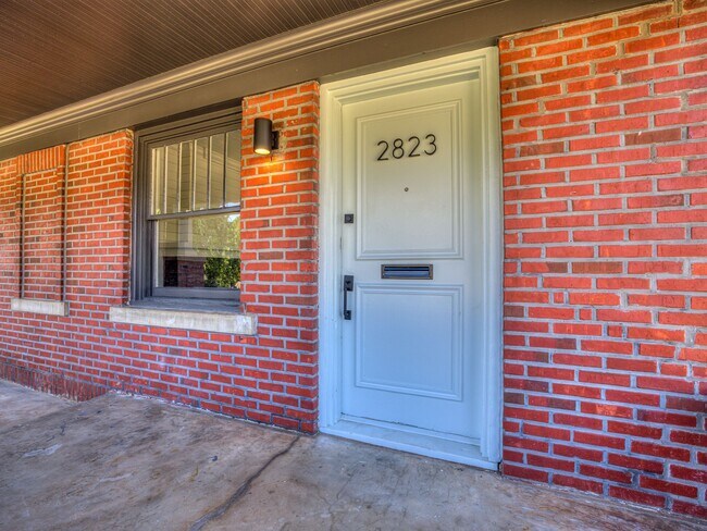 Building Photo - 2823 N Hudson Ave