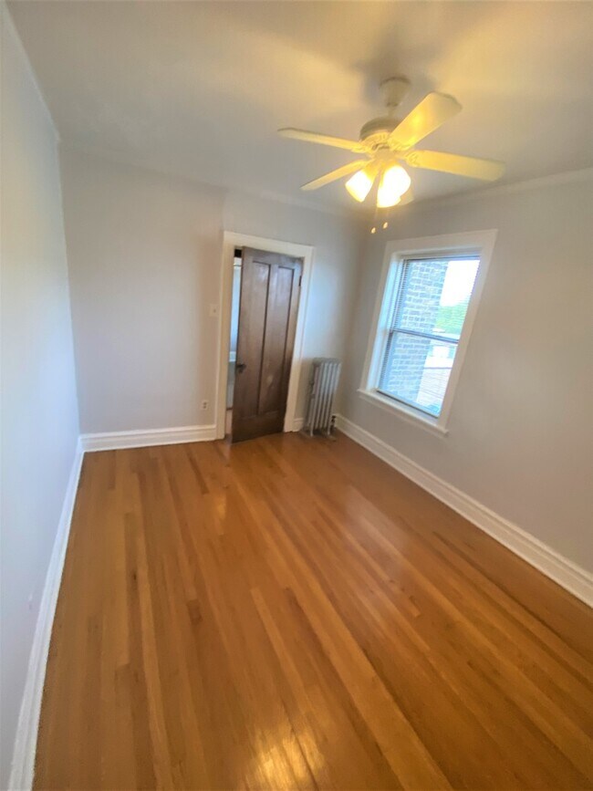 Building Photo - 4007 N Kildare Ave