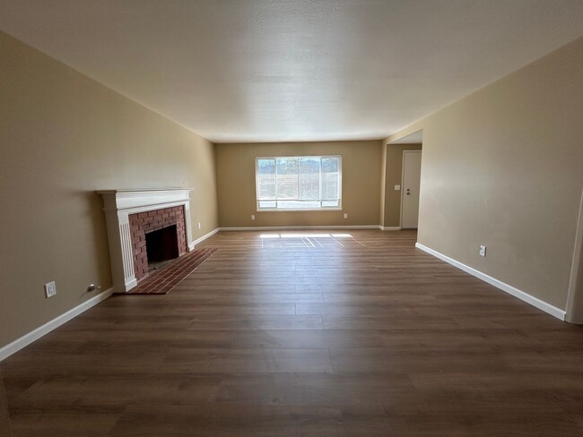 Foto del edificio - Charming upgraded home in Oakmont 55+ Acti...