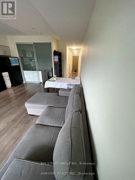 Photo du bâtiment - 160 Vanderhoof Ave