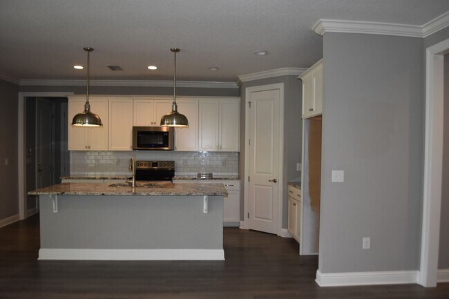 Building Photo - Marina Village 3 Bedroom Available for Lease