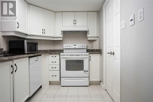Building Photo - 6-516 Humberline Dr