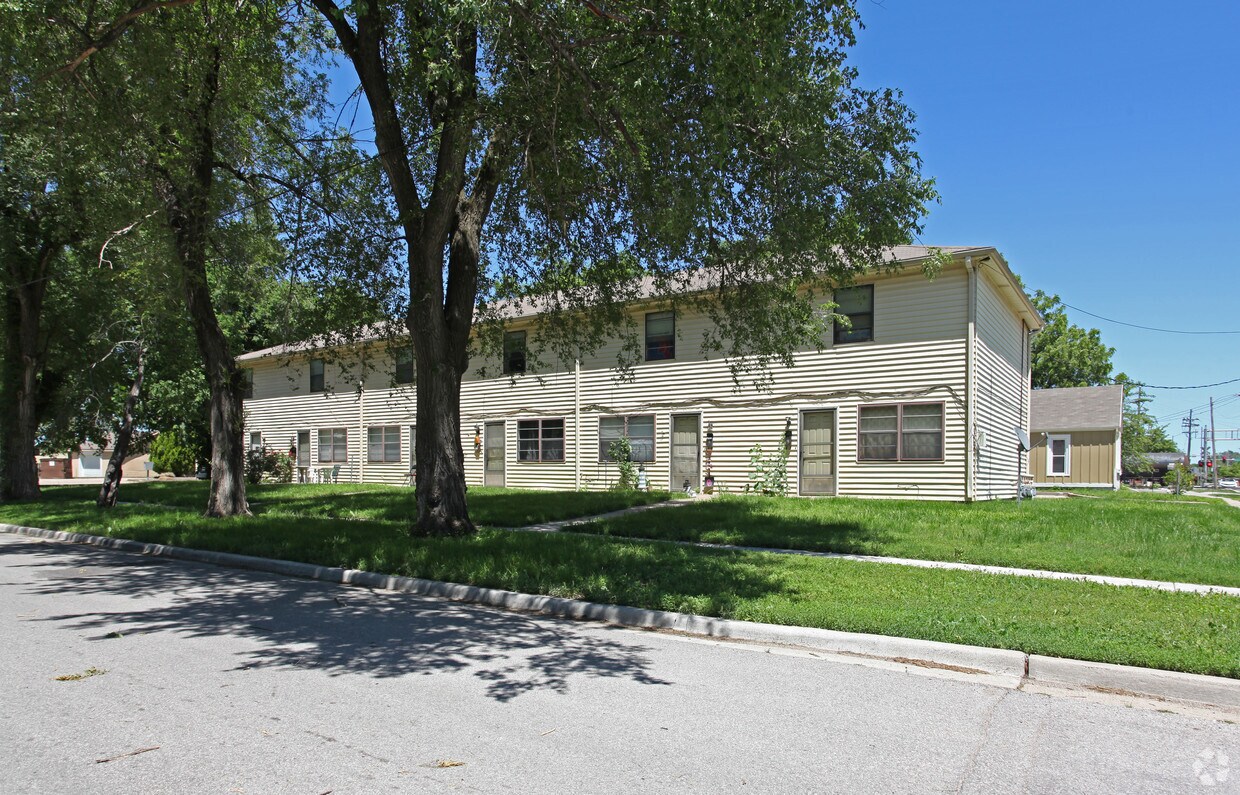 134 S Walnut St, Olathe, KS 66061 Apartments in Olathe, KS