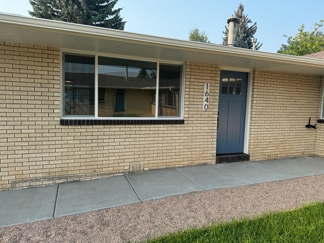 Primary Photo - Newly Renovated 2BD 1BA Duplex with Garage