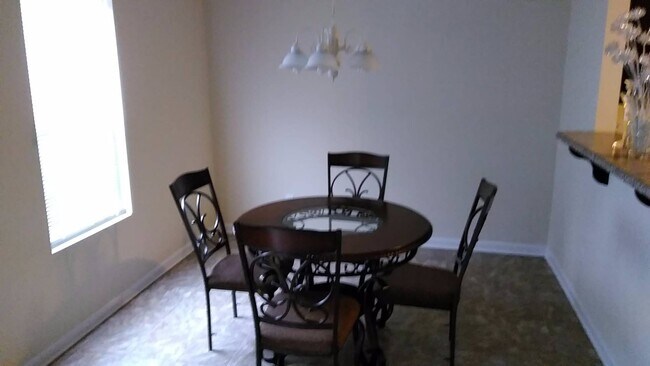 Foto del edificio - Beautiful Home Near University Area!
