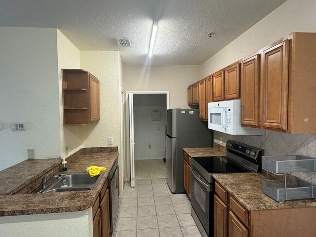 Foto del edificio - 6151 Metrowest Blvd