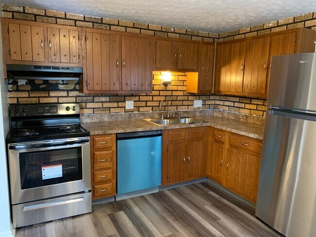 Foto del edificio - Beautiful 3 Bedroom with Spacious Backyard!