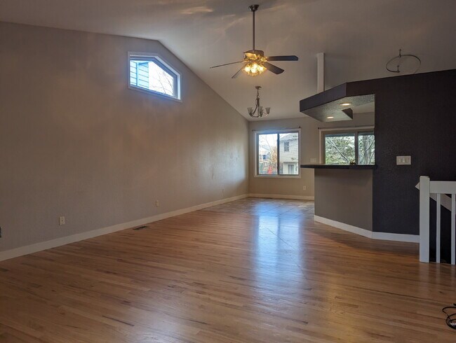 Foto del edificio - Desirable 3bdrm/3 bath in NW Longmont!
