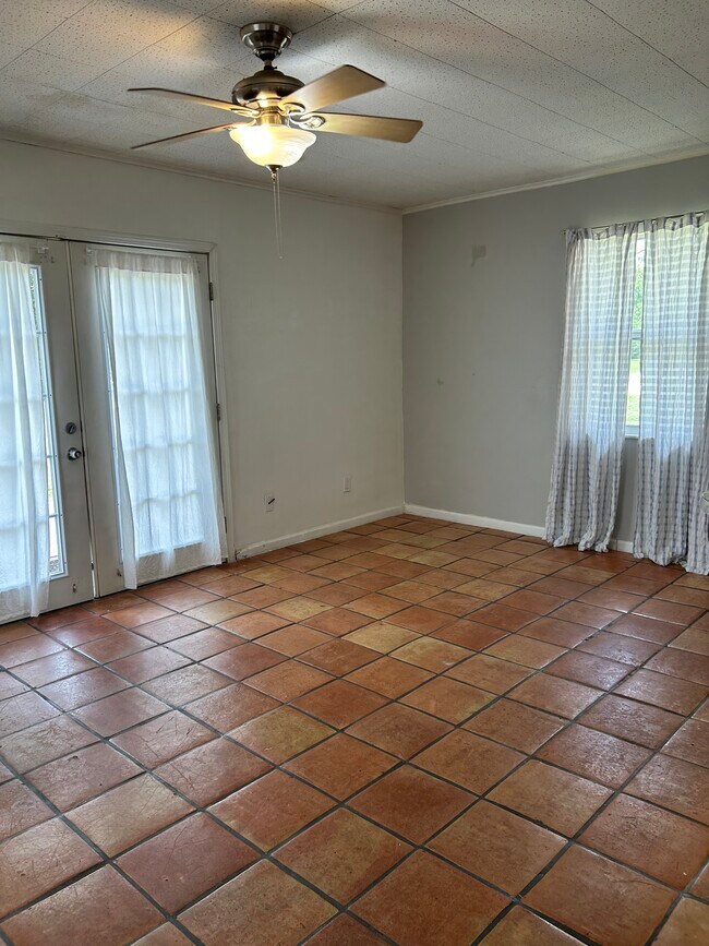 Foto del edificio - 2149 Dover Ave