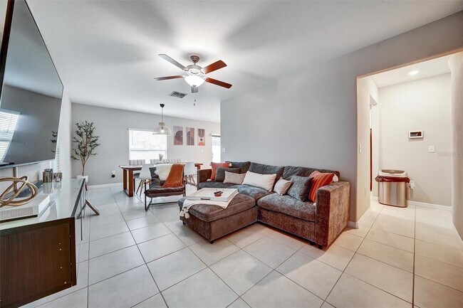 Foto del edificio - 7225 Spring Snowflake Ave