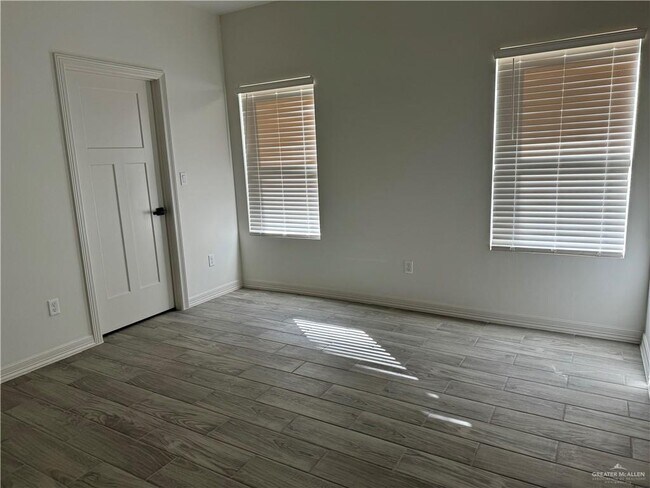 Foto del edificio - 5613 Notre Dame Ave