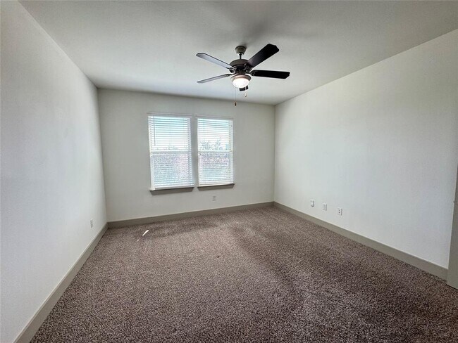 Building Photo - 145 Heights Blvd