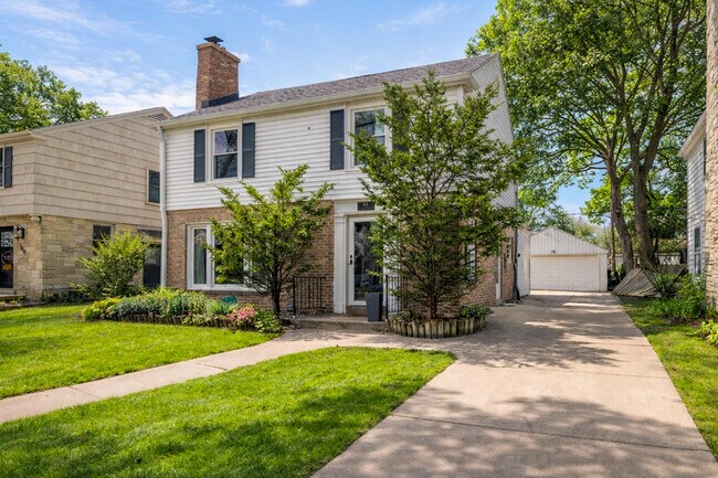 Foto del edificio - 908 E Hampton Rd