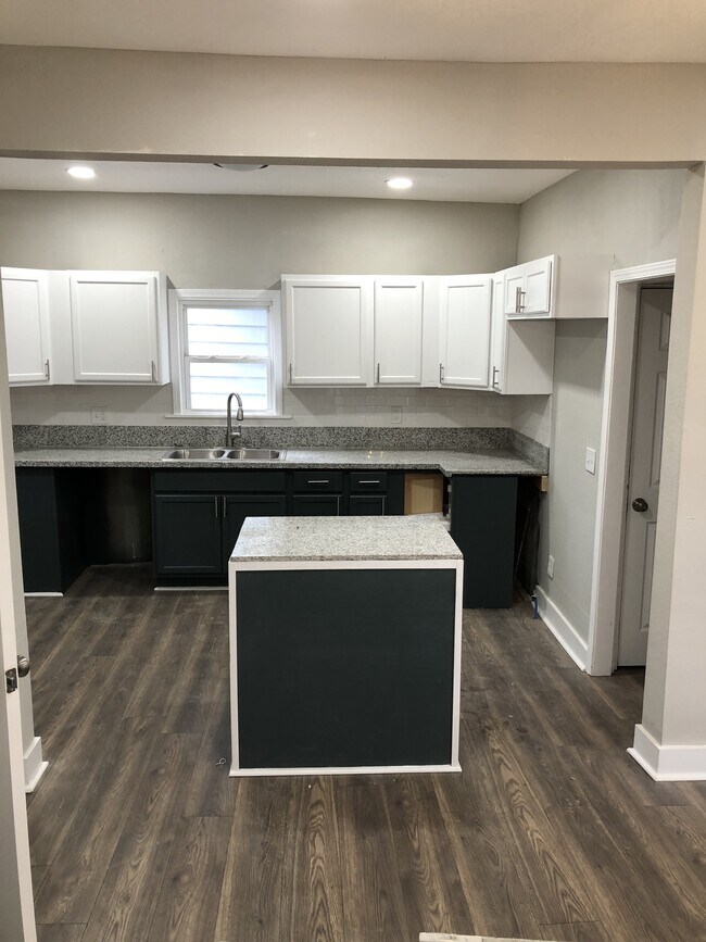 Renovated kitchen. Will include dishwasher, oven/range, and microwave - 3604 S Benton Ave