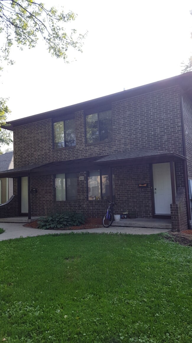Building Photo - 327 S Lucas St