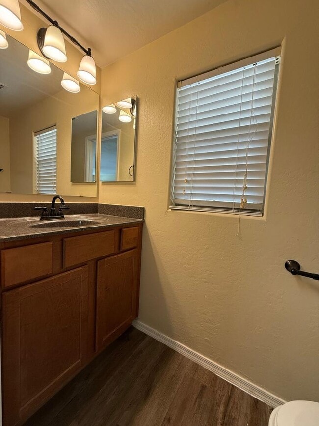 Building Photo - 1727 E Joseph Way