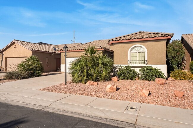 Building Photo - Golf Course Home Available!
