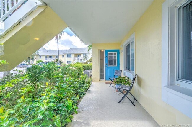 Foto del edificio - 5553 NE Gulfstream Way