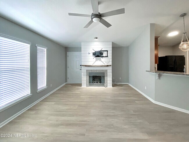 Building Photo - 227 Jardin De Mer Pl