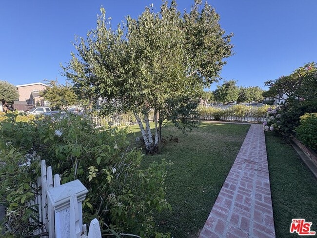 Building Photo - 2417 Andreo Ave