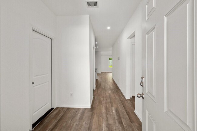 Foto del edificio - 11845 Summertime Dr