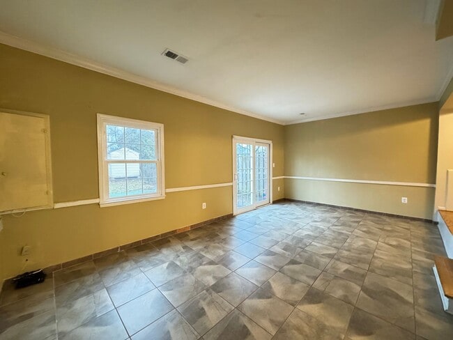 Building Photo - Spacious 3 Bed 2.5 Bath Townhome In Beautiful Sudley